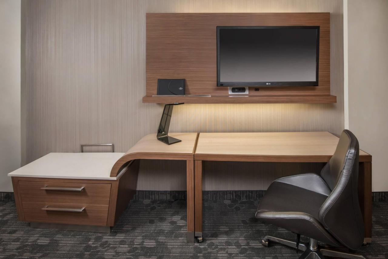 Courtyard By Marriott New York Queens, Jamaica 외부 사진